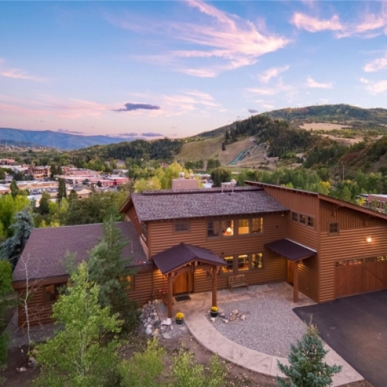 Beautiful Home in Heart of Downtown - Panoramic Views of the Valley
