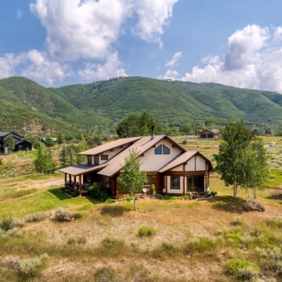 Elk River Estates - Country Living Close to Steamboat Springs | Open Yard & Views | 4 Acres 