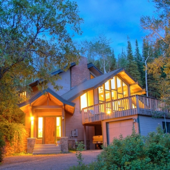Privacy and Creek - Private ski area home backing to national forest